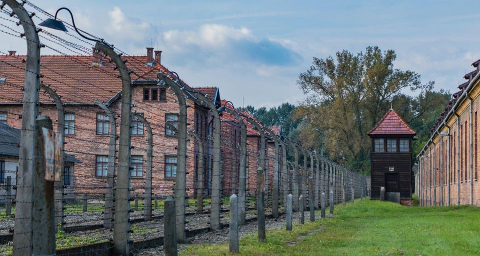 Prague: Tour to Auschwitz Birkenau - Cancellation and Reservation