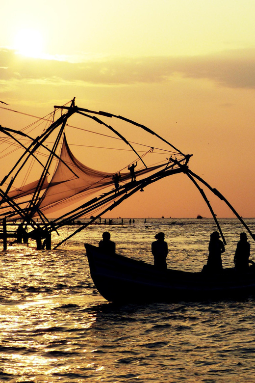 Private 5-Days Kerala Tour With Sightseeing Tickets - Kerala Backwaters Cruise