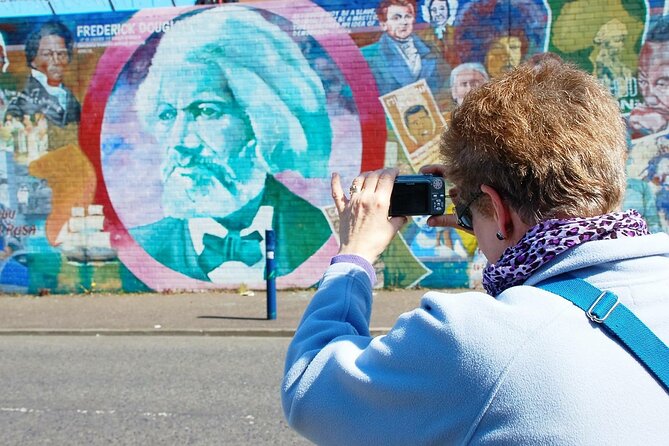 Private Taxi 2hrs Tour and Guide Murals and Political History - Ideal for History Enthusiasts