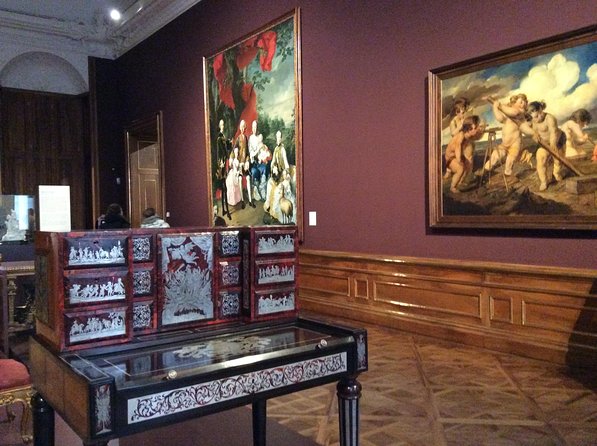 Private Tour of the Belvedere Palace With an Art Historian: Pictures of Austrian Identities. Art & History Tour With Skip-The-Line Tickets - Meeting Point and Logistics