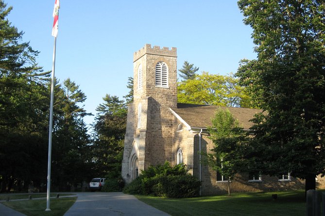 Private Walking Tour of Niagara-on-the-Lake Historic District - Enjoy Local Wine Tasting