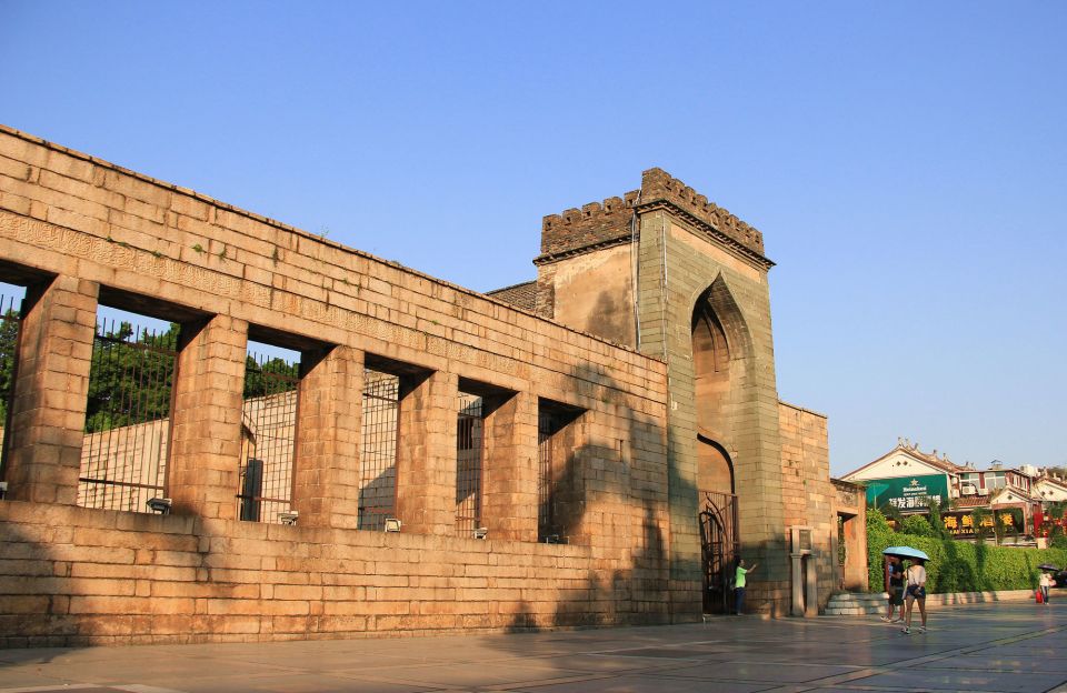 Quanzhou: Full–Day Highlights Sightseeing Tour - Discovering Guandi Temple and Maritime Museum