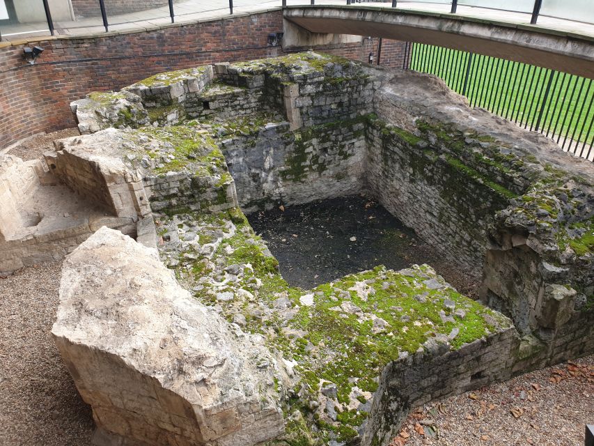 Roman Ruins to Blitz Bombings: Londons Fiery History - Grandeur of Guildhall and St. Pauls