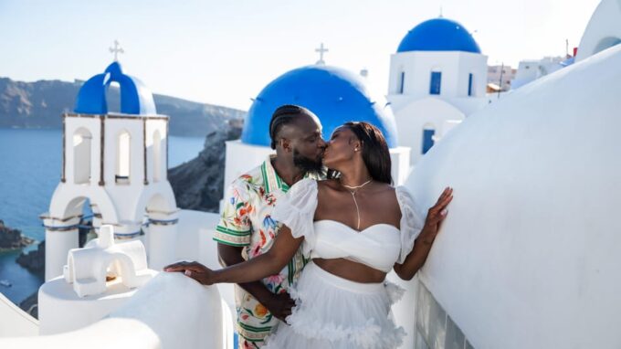 Santorini Photographer SPECIAL SUMMER OFFER (Skip the Line) - Language Options Available