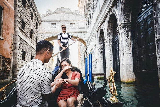Sunrise Couple Photoshoot Tour - Photographer Expertise