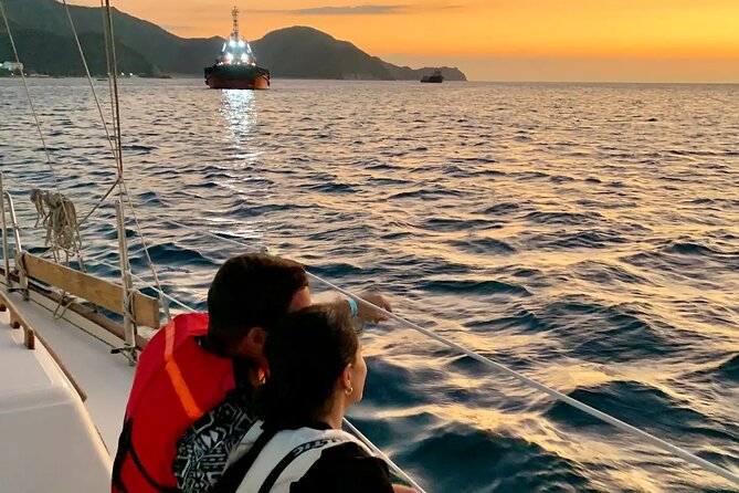 Sunset Sailing Santa Marta Bay - Intimate and Relaxing Atmosphere