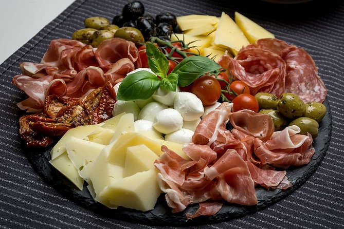 Syracuse Private Walking Tour With Traditional Lunch and Wine - Booking Details and Cancellation Policy