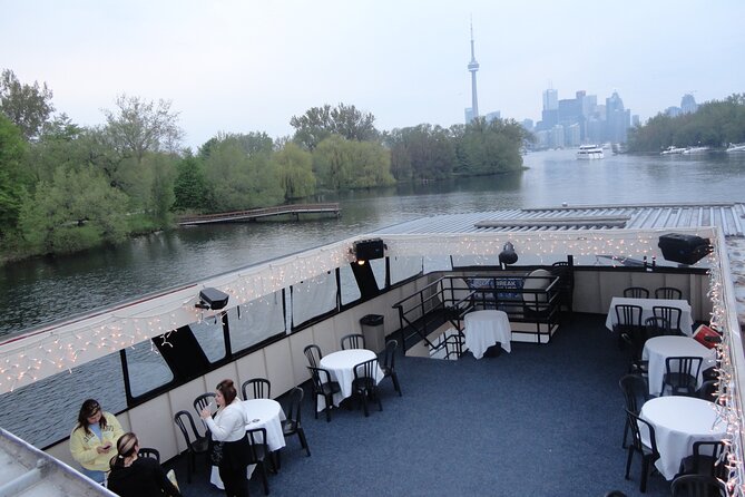 Toronto Obsession III Brunch Cruise - Musical Atmosphere