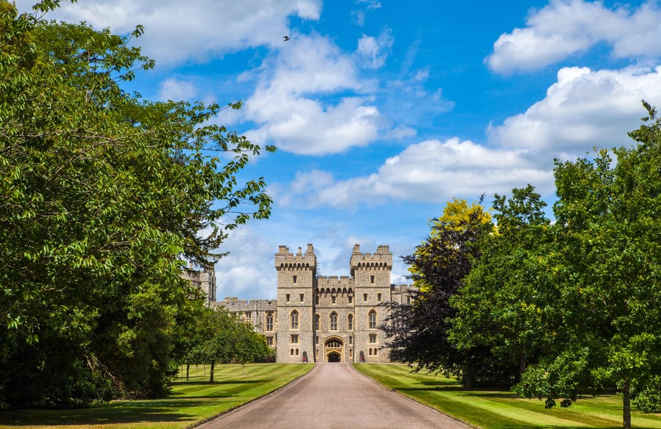 Windsor Castle & Stonehenge: Private Round-Trip to Explore - Discovering Stonehenge