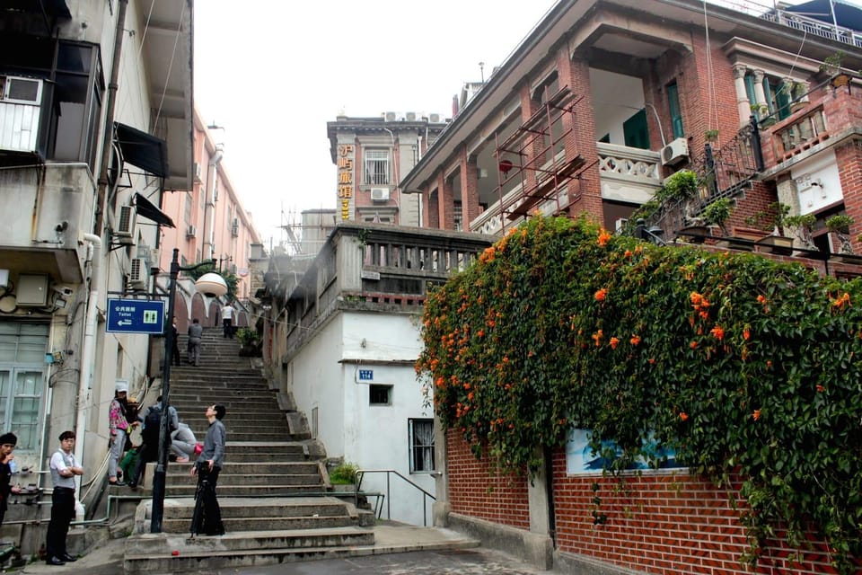 Xiamen: Private City Highlights Tour With Gulangyu Island - South Putuo Temple and Hulishan Fortress