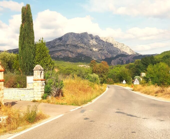 Aix & Marseille: Sainte Victoire Horse Ride, Picnic & Wine - Group Size and Pricing