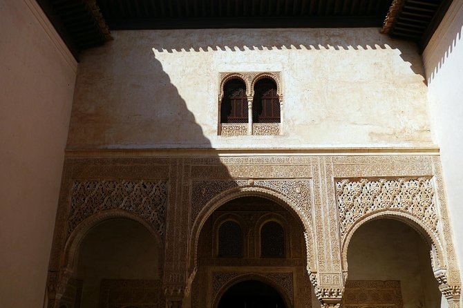Alhambra & Generalife, Albaicín & Sacromonte Skip-the-Line Private Tour - Tour Logistics