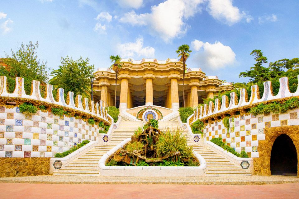 Barcelona: Park Güell Guided Tour With Fast-Track Ticket - Discover Trencadis Mosaic Artistry