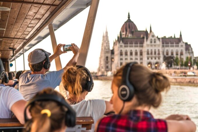 Budapest: 4-Hour Guided Bus Tour With River Cruise - What to Expect on Tour