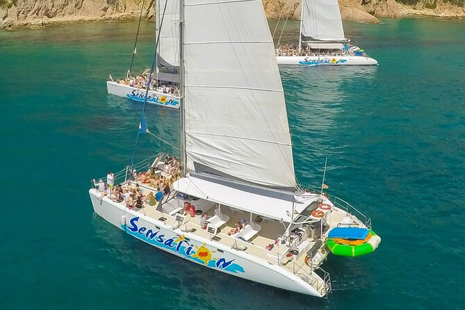 Catamaran Departure in a Young Atmosphere - Itinerary and Highlights