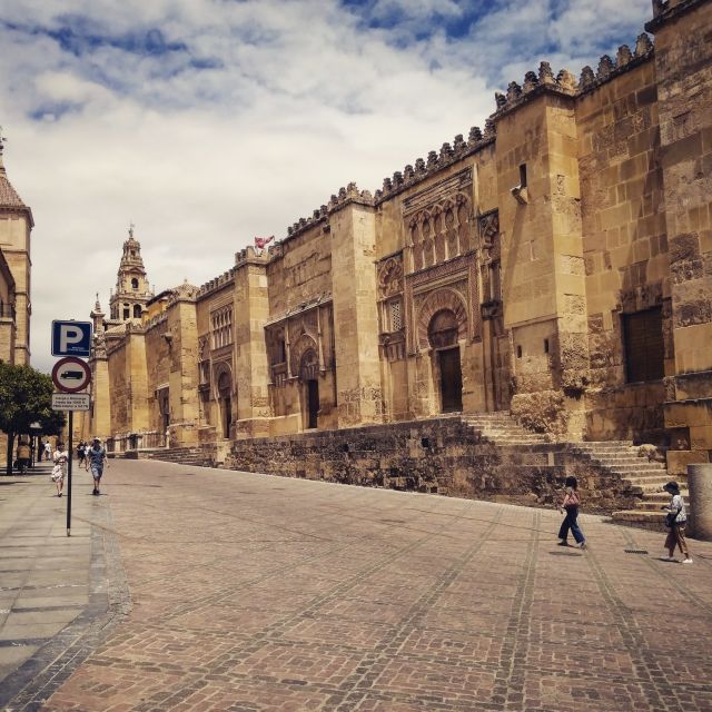 Córdoba Daily Highlights Bike Tour - Group Size and Guide