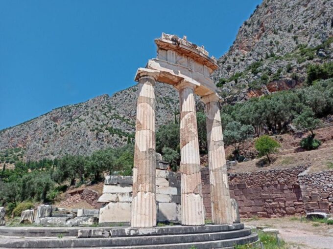 Delphi: Audio Guided Tour of the Sites in French or English - Cancellation Policy