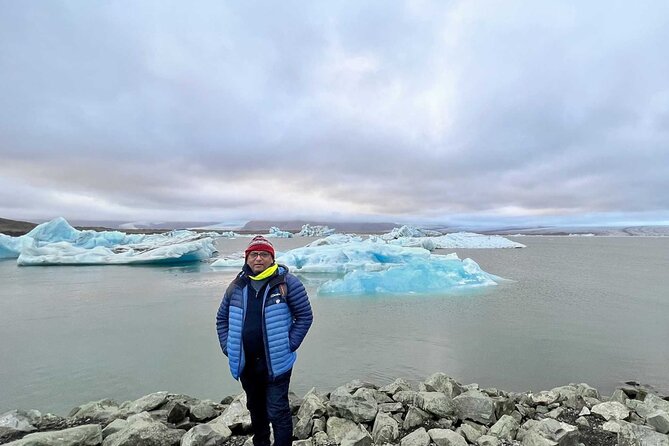 Diamond Beach & Jökulsárlón Floating Glacier Guided Day Tour - Accessibility