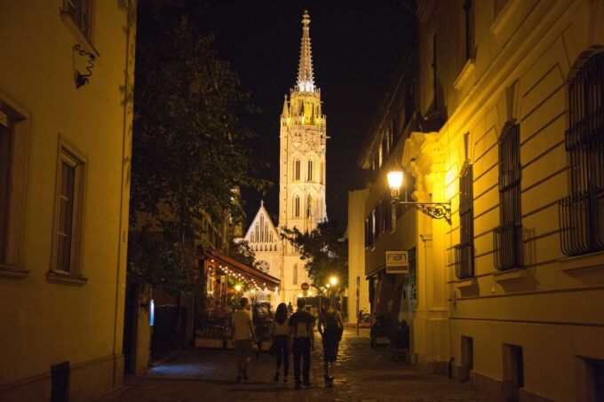 Full Day Budapest City Tour With Lunch, Wine & Dessert - Tips for an Enjoyable Experience