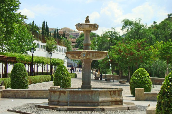 Granada Tour With Alhambra Skip the Line & Pickup From Malaga - Private Tour Option
