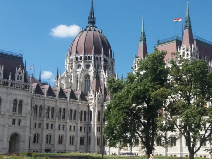 Half-Day Private City Tour in Budapest - Language Options
