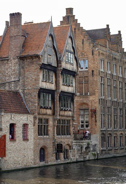 Historical Walk in Bruges With Local Guide. Praline Included - Booking and Cancellation Policy