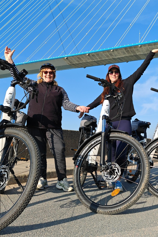 Honfleurs Landmarks & Gems E-Bike Tour - Fitness Level and Age Requirement