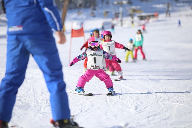 Lessons in Mini-Group - 2 Hours a Day - Skiing - Instructor Qualifications and Training