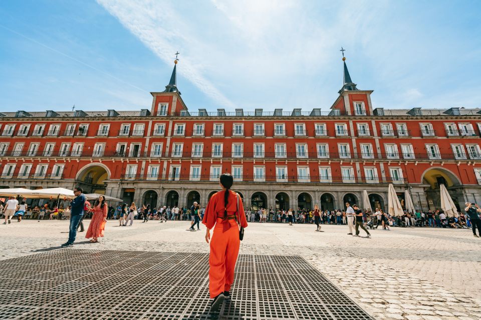 Madrid: 24 or 48 Hour Hop-On Hop-Off Sightseeing Bus Tour - Key Stops on Route 2