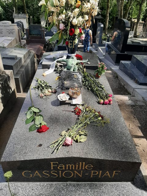 Paris: Visit Père Lachaise Cemetery Iconic Tombs - Knowledgeable Local Guides