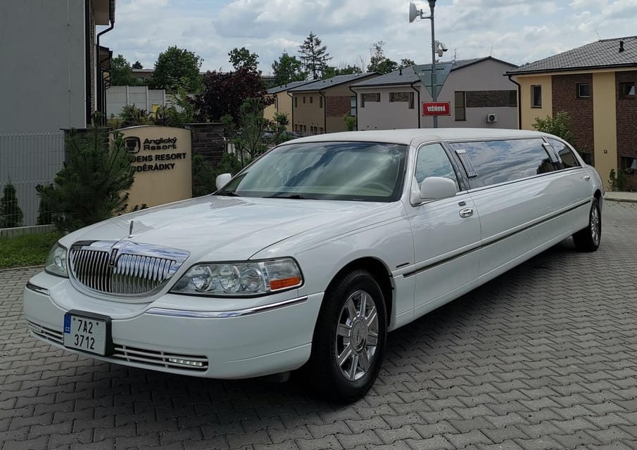 Prague: Private Party Lincoln Limo Transport - Important Itinerary Information