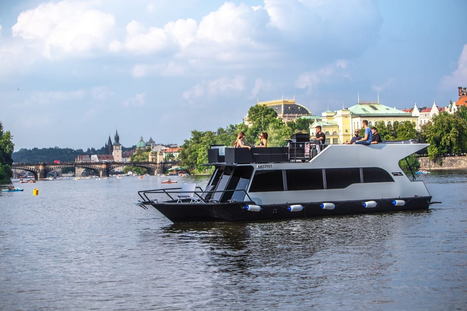 Prague: Private River Cruise With Unlimited Beer or Prosecco - Additional Information to Know