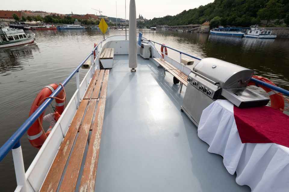 Prague: Vltava River Private Boat Party With Drinks - Flexibility and Accommodations