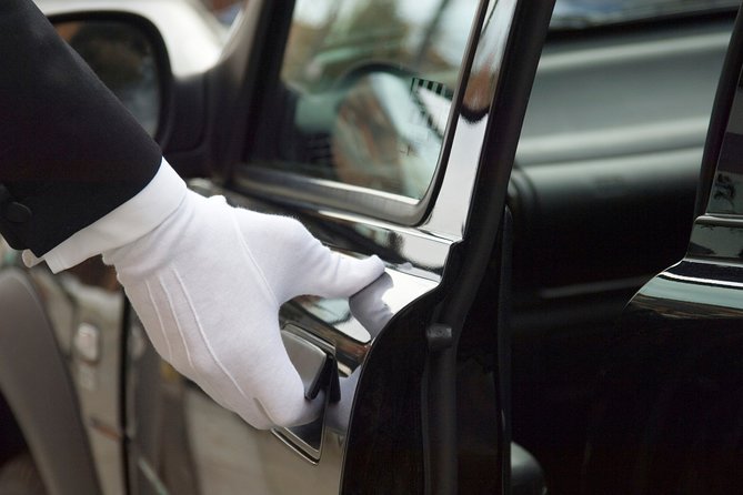 Private Arrival Transfer - YYZ Airport to Toronto Downton Hotel & Accommodations - Driver Assistance and Local Planning