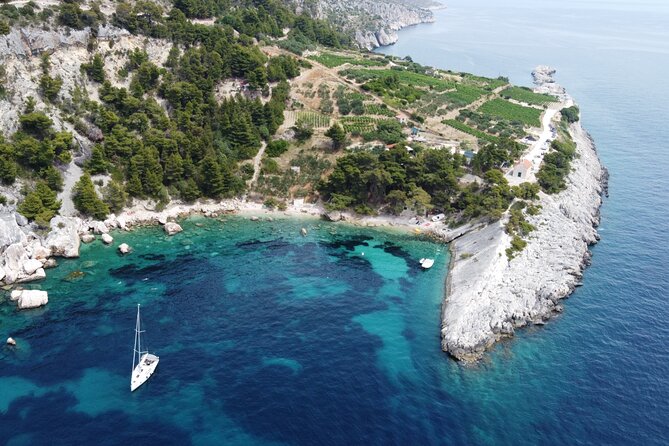 Private Boat Tour of Red Rocks & Pakleni Islands - Meeting Location and Time