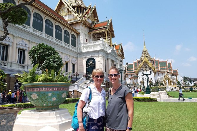 Private Grand Temples Along the Chao Phraya River [1/2 Day] - Nearby Attractions