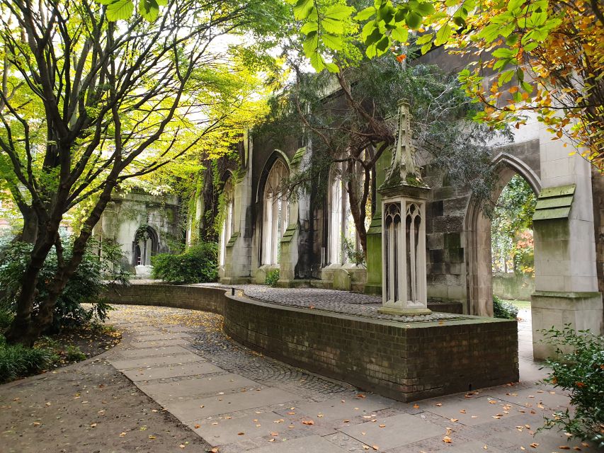 Roman Ruins to Blitz Bombings: Londons Fiery History - Timeless Charm of Ye Olde Cheshire Cheese