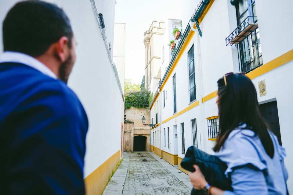 Seville: Small-Group Jewish Quarter Discovery Walking Tour - Engage in a Small Group