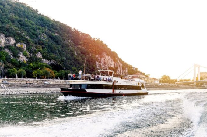 Budapest: Premium Daytime Cruise With Tokaj Frizzante - Frequently Asked Questions
