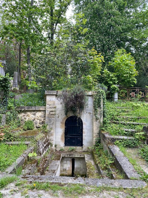 Paris: Visit Père Lachaise Cemetery Iconic Tombs - Frequently Asked Questions