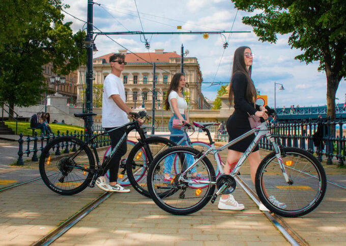 PRIVATE Budapest by Nights: GUIDED Tour Whit WINE Tasting - Frequently Asked Questions