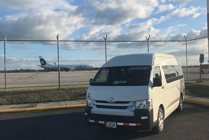 Airport Transfer From Liberia Airport to Andaz Papagayo Hyatt (Round Trip) - Service Overview