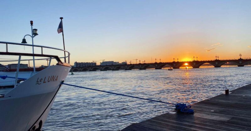 Aperitif Guided Cruise "Wine and Canelé" - Key Points