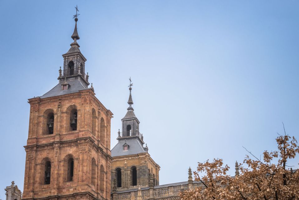 Astorga: Astorga Cathedral Entry Ticket With Audioguide - Good To Know