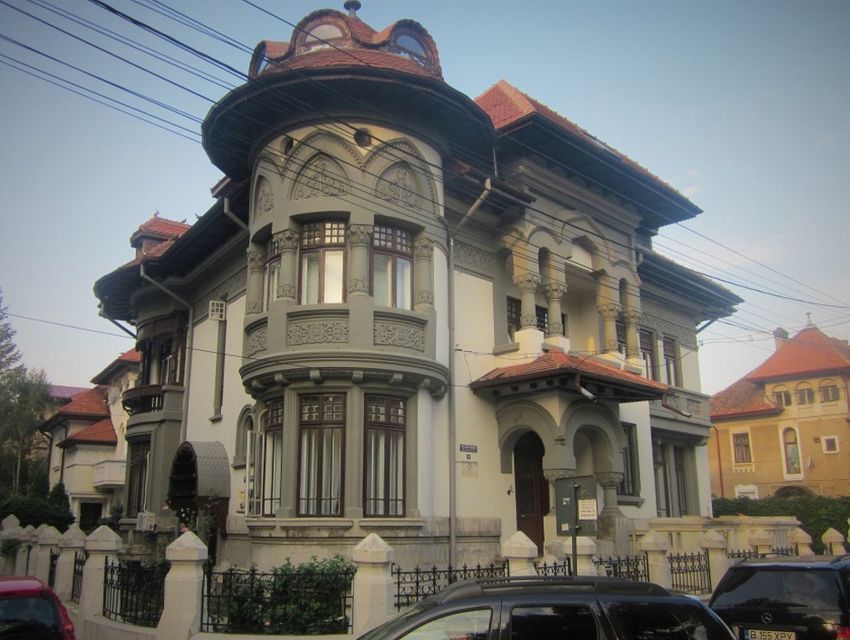 Bucharest: Private Three Neighborhoods Tour by Vintage Car - Good To Know