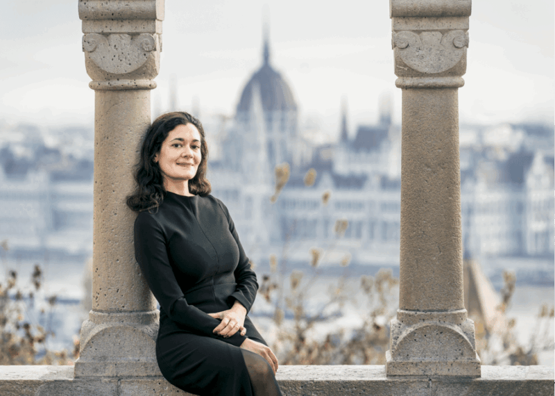 Buda Castle: Group Photoshoot With a Local Guide - Good To Know