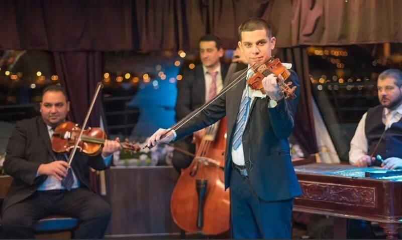 Budapest: 7-Course Dinner Cruise With Operetta and Folk Show - Good To Know
