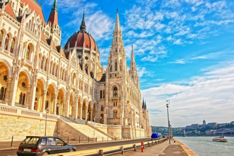 Budapest: Express Walk With a Local in 90 Minutes - Good To Know