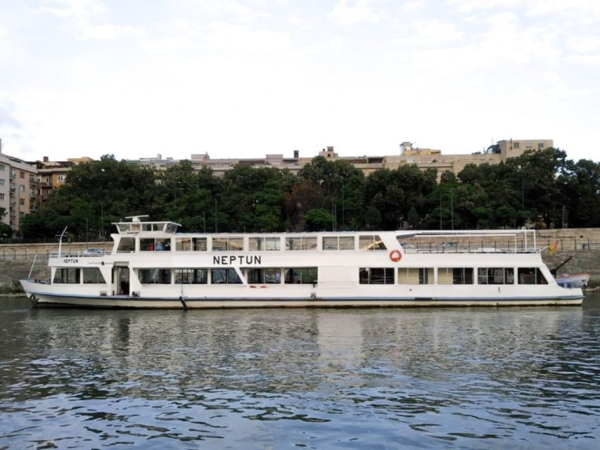 Budapest: New Year'S Eve Boat Cruise With Unlimited Drinks - Good To Know