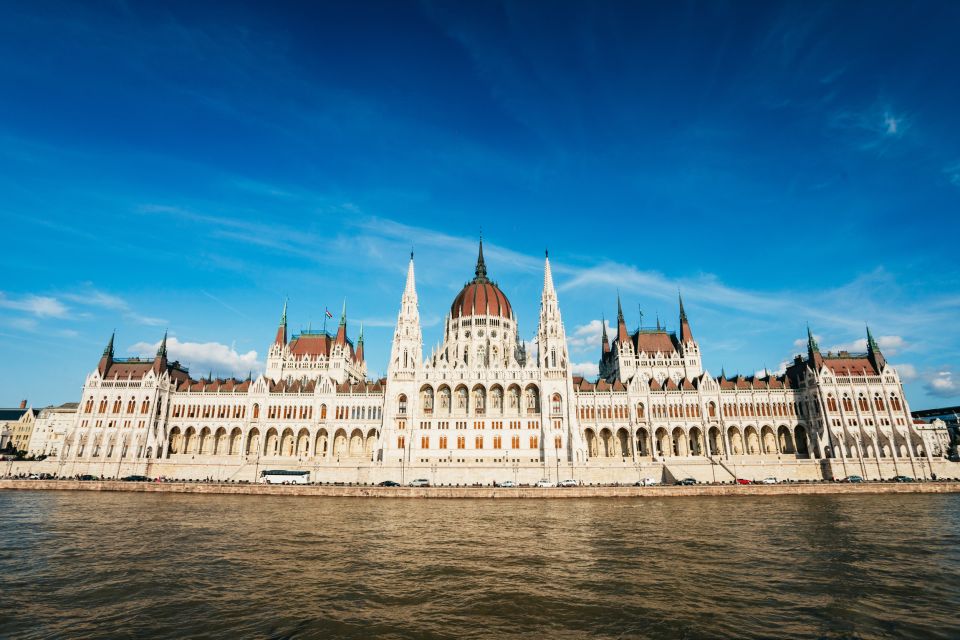 Budapest: Nighttime or Daytime Sightseeing Cruise - Overview of the Cruise